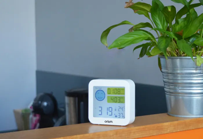 Monitor portabil pentru calitatea aerului (CO₂, COV, temperatură, umiditate)
